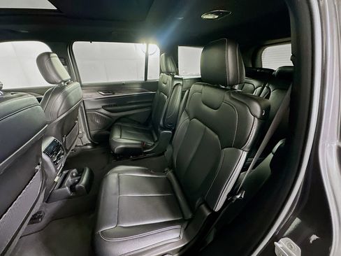 Used 2024 Jeep Grand Cherokee L Limited w/ Luxury Tech Group II image 29