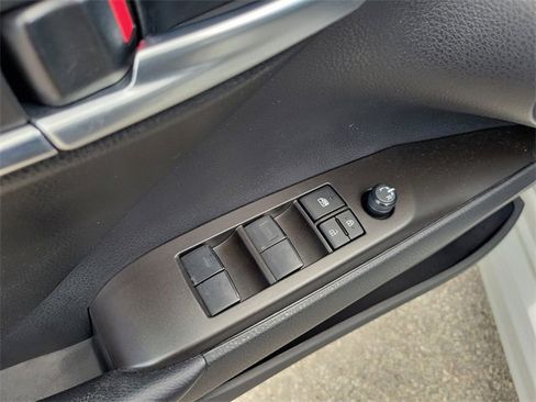 Used 2024 Toyota Camry SE image 12