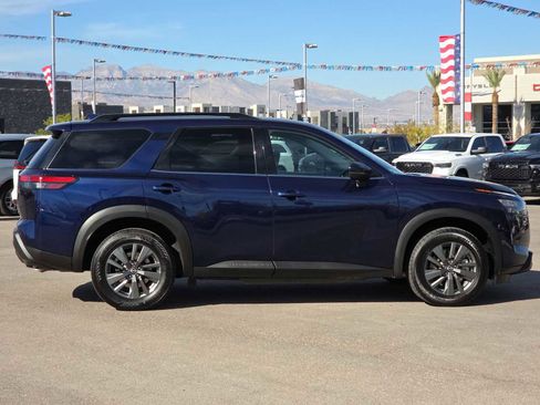Used 2023 Nissan Pathfinder SV image 10