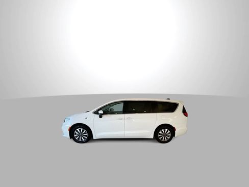 Used 2023 Chrysler Pacifica Touring-L FWD image 5