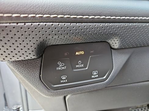 Used 2024 Volkswagen Atlas SE image 23