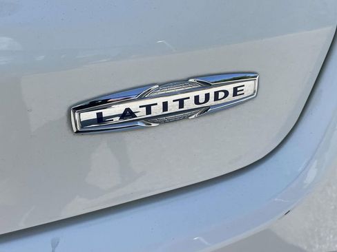 Used 2018 Jeep Compass Latitude FWD image 8