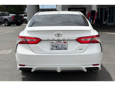 Used 2020 Toyota Camry SE FWD image 6