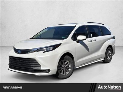 New 2025 Toyota Sienna XLE