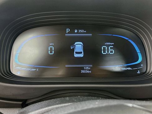 Used 2025 Hyundai Venue SEL FWD image 19