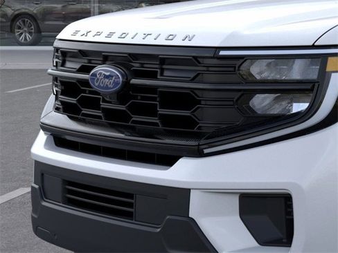New 2025 Ford Expedition Active image 17