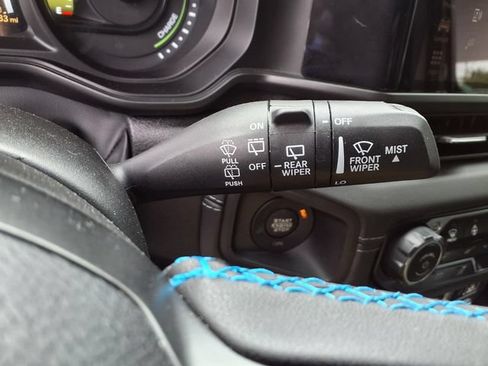 Used 2025 Jeep Wrangler Unlimited Rubicon 4xe w/ Convenience Group AWD/4WD image 13