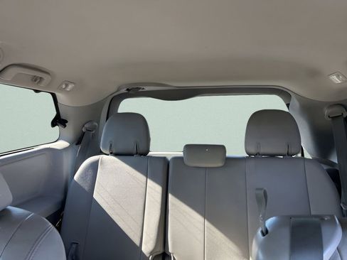 Used 2017 Toyota Sienna XLE FWD image 17