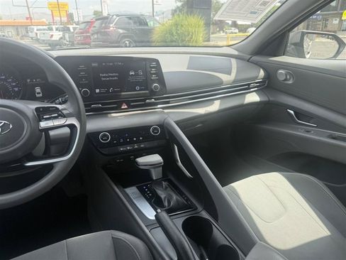 Used 2022 Hyundai Elantra SEL FWD image 19