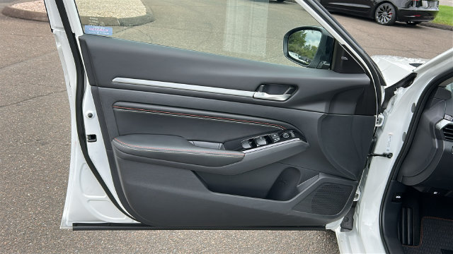 Certified 2023 Nissan Altima 2.0 SR FWD image 9