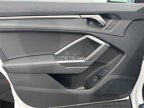 New 2025 Audi Q3 2.0T Premium image 11