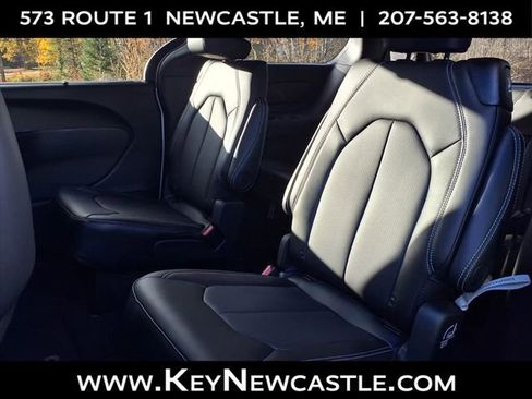 New 2026 Chrysler Pacifica Select image 13