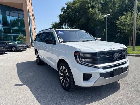Used 2025 Ford Expedition Max Platinum w/ Driver's Package AWD/4WD image 10