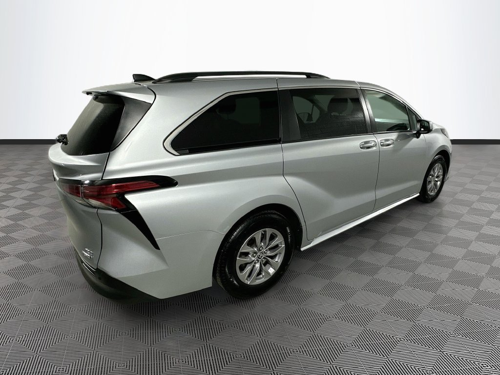Certified 2022 Toyota Sienna XLE w/ XLE Plus Package AWD/4WD image 8