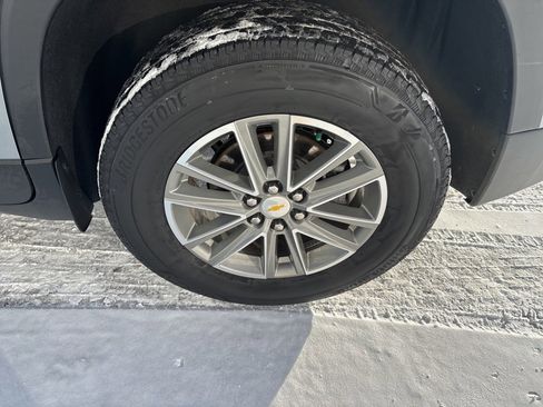 Certified 2023 Chevrolet Traverse LT image 9