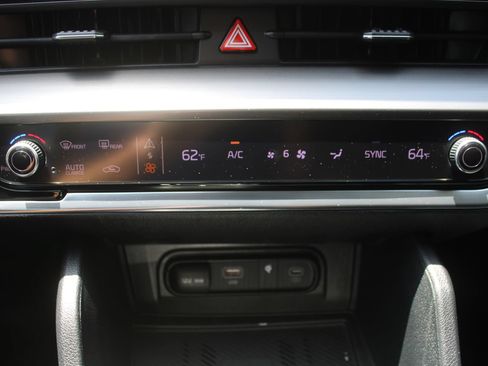 Certified 2024 Kia Sportage EX FWD image 38