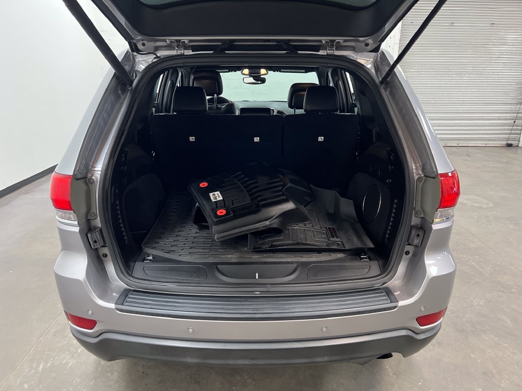 Used 2018 Jeep Grand Cherokee Laredo RWD image 23