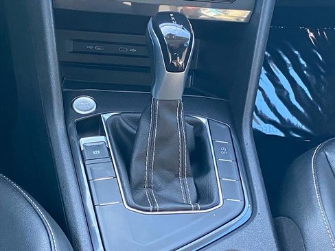 Used 2022 Volkswagen Tiguan SE image 10