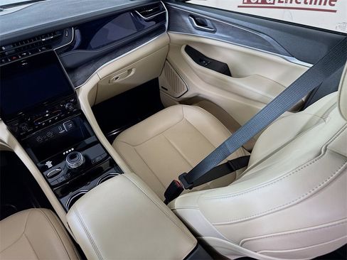 Used 2023 Jeep Grand Cherokee 4WD 4xe image 27