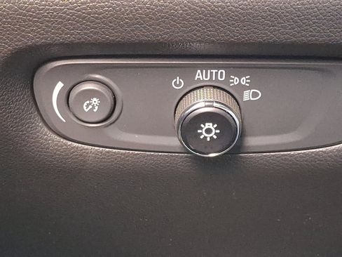 Used 2023 Chevrolet Traverse LT image 25