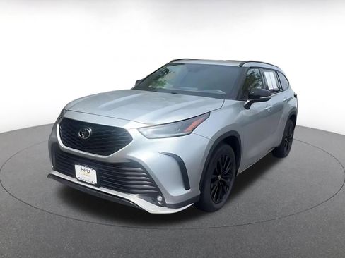 Used 2025 Toyota Highlander XSE image 7