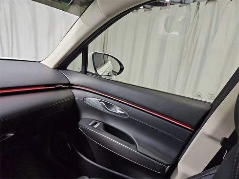 Used 2026 Genesis GV70 2.5T Select image 11