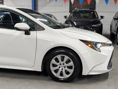 Used 2021 Toyota Corolla LE image 8
