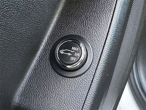 Certified 2023 Chevrolet Traverse LT w/ Rear Camera Mirror Package image 21