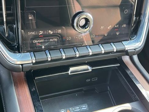 Used 2025 GMC Yukon XL Denali AWD/4WD image 25