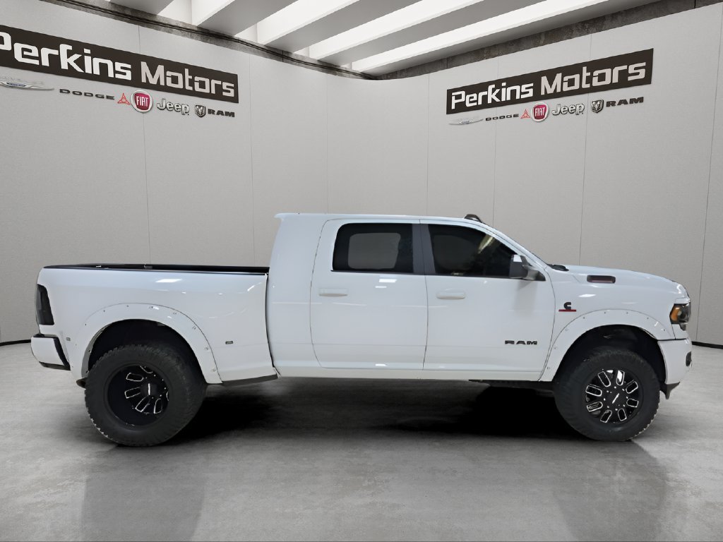 Used 2022 RAM 3500 Big Horn w/ Night Edition AWD/4WD image 5