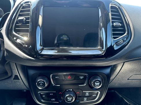 Used 2019 Jeep Compass Limited image 18