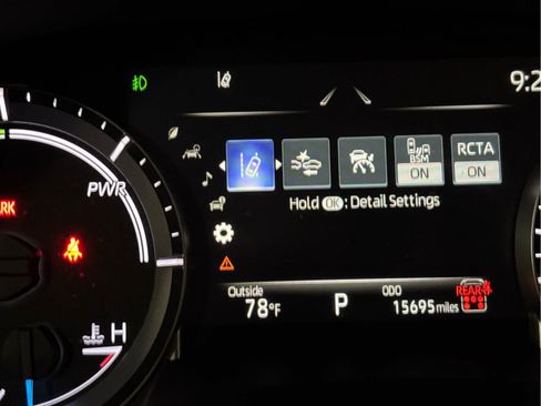Used 2025 Toyota Highlander XLE AWD/4WD image 11