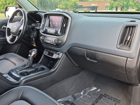 Used 2022 Chevrolet Colorado Z71 AWD/4WD image 35
