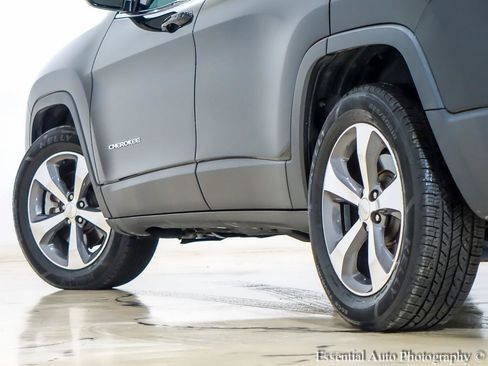 Used 2019 Jeep Cherokee Limited AWD/4WD image 11