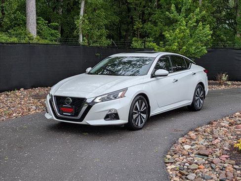 Used 2021 Nissan Altima 2.5 SL FWD image 1