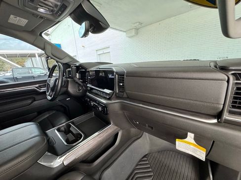 Used 2024 Chevrolet Silverado 2500 LTZ w/ LTZ Convenience Package image 17