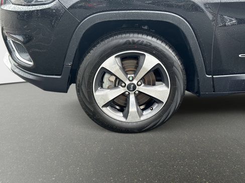 Used 2019 Jeep Cherokee Limited image 12