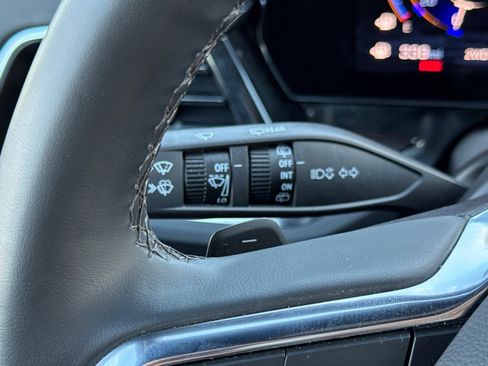 Used 2025 Chevrolet Suburban Premier image 39