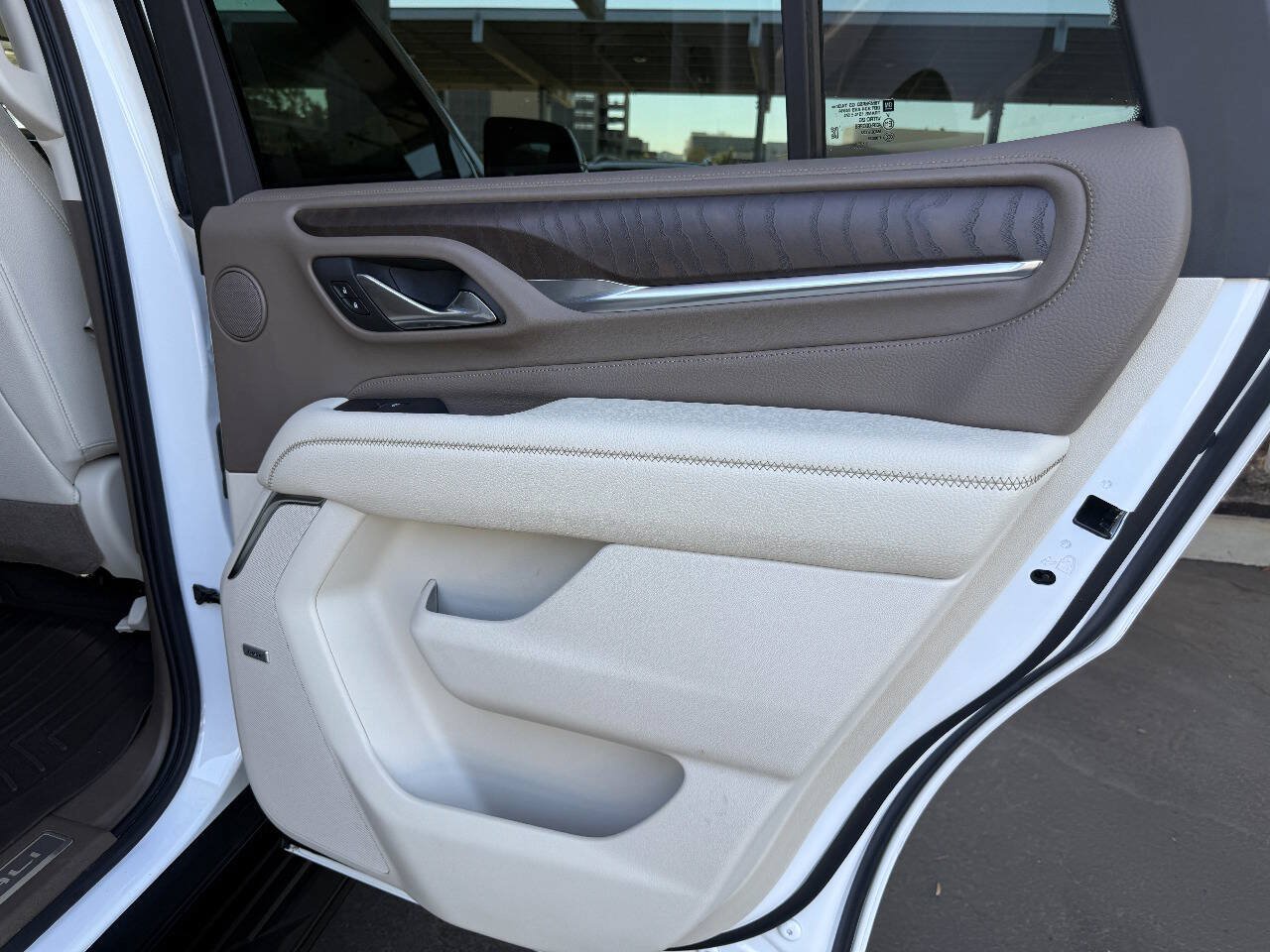 Used 2021 GMC Yukon Denali w/ LPO, Illumination Package AWD/4WD image 16