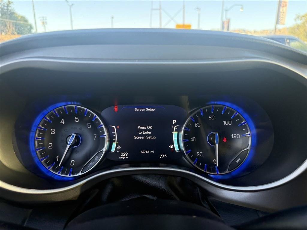 Used 2024 Chrysler Pacifica Touring-L FWD image 26