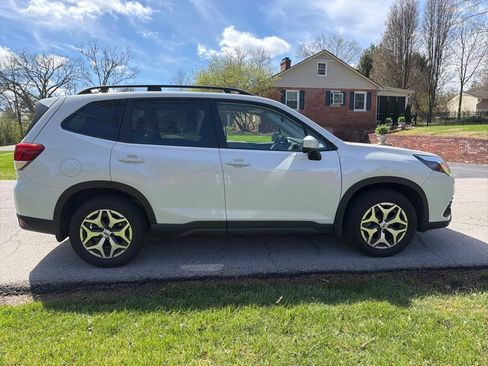 Used 2023 Subaru Forester Premium image 6