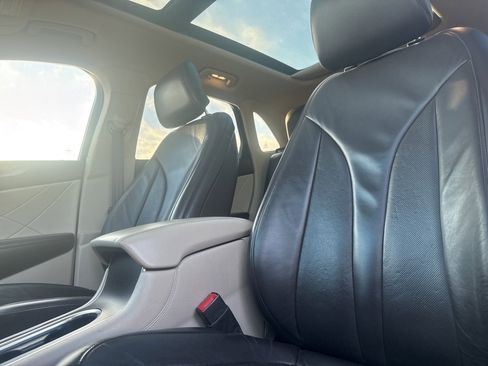 Used 2019 Lincoln MKC Select w/ Select Plus Package image 28