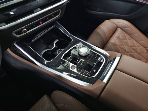 Used 2025 BMW X7 xDrive40i w/ M Sport Package AWD/4WD image 37