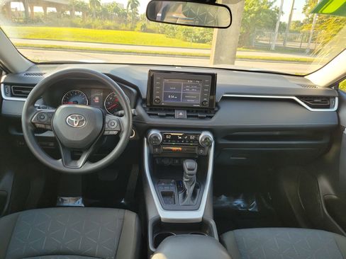 Used 2021 Toyota RAV4 XLE image 10