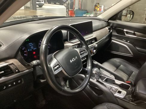 Used 2022 Kia Telluride EX w/ EX Premium Package FWD image 9