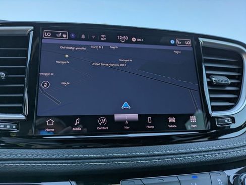 Used 2025 Chrysler Pacifica Limited image 26