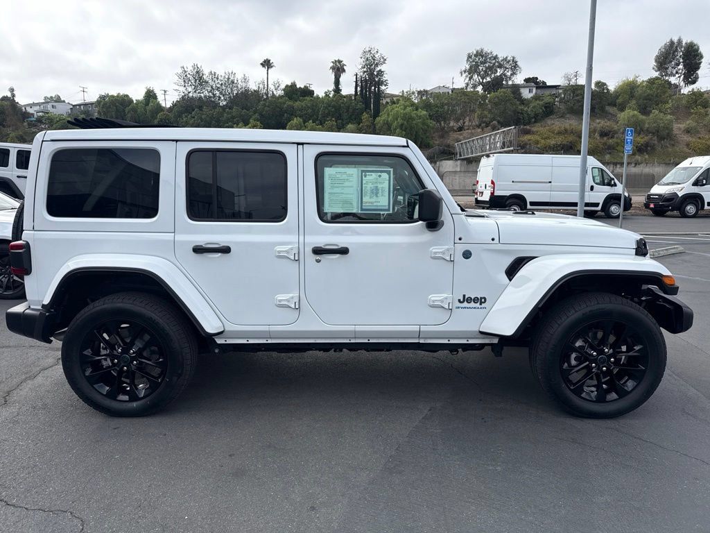 Certified 2025 Jeep Wrangler Unlimited Sahara w/ Safety Group AWD/4WD image 10