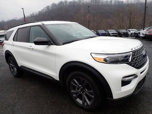 Used 2023 Ford Explorer XLT w/ Equipment Group 202A image 3