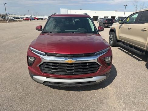 Used 2025 Chevrolet TrailBlazer LT w/ Convenience Package image 2