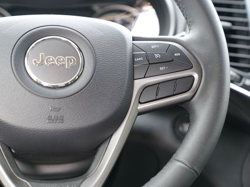 Used 2020 Jeep Cherokee Latitude Plus AWD/4WD image 19